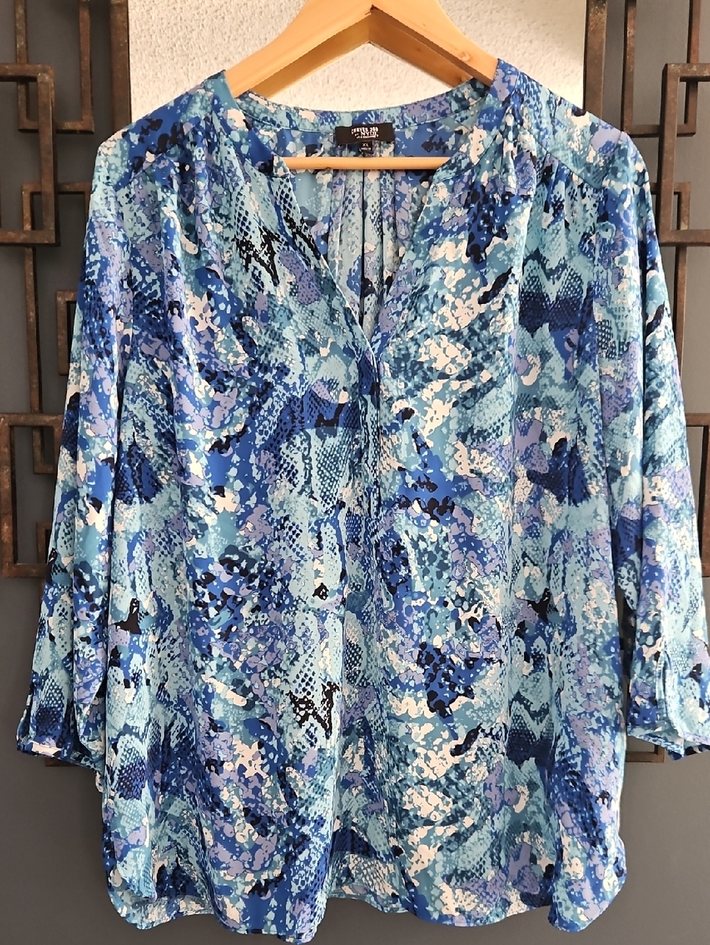 NYDJ Curves 360 Size XL Lightweight Blue Print Blouse NBW
